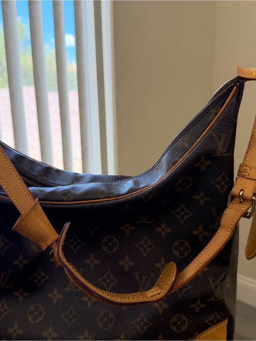 Louis Vuitton Brown Leather Interior Zip Pocket Shoulder Bag - Picture 12 of 16